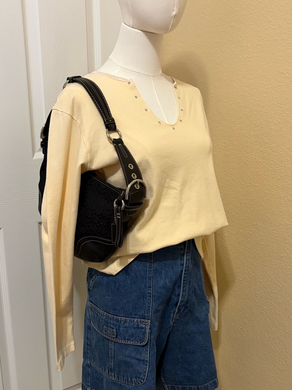 Vintage Denim&Co Cream Long Sleeve V-Notch Tee with Studs